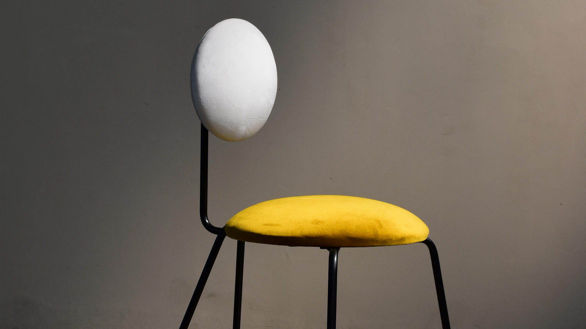 BD15 L Chair by co.arch studio