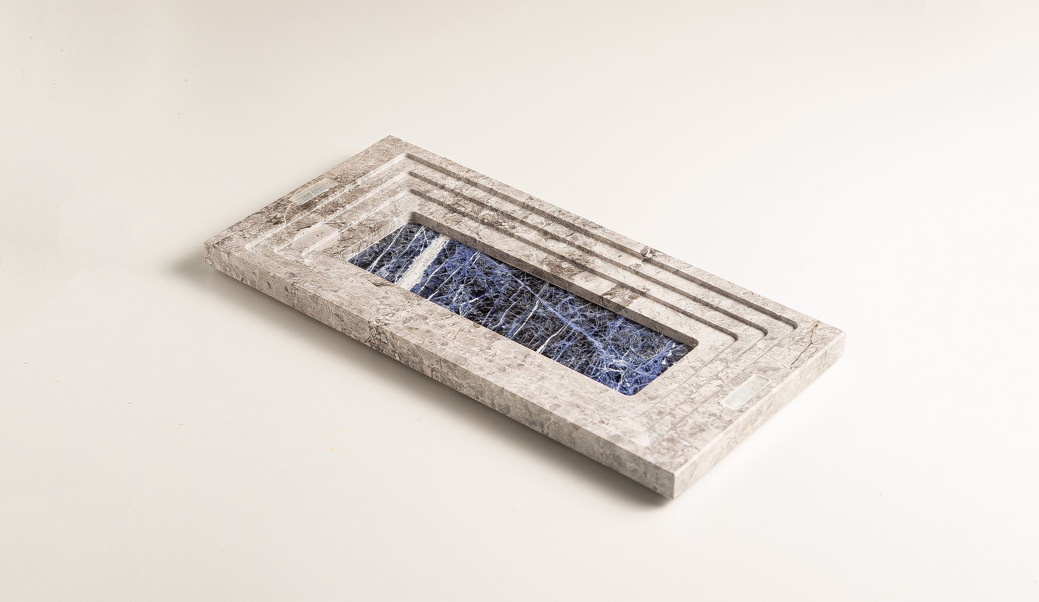 The Piazza tray is an exquisite marble piece made of Silver grey marble and the rare and precious blue sodalite. 