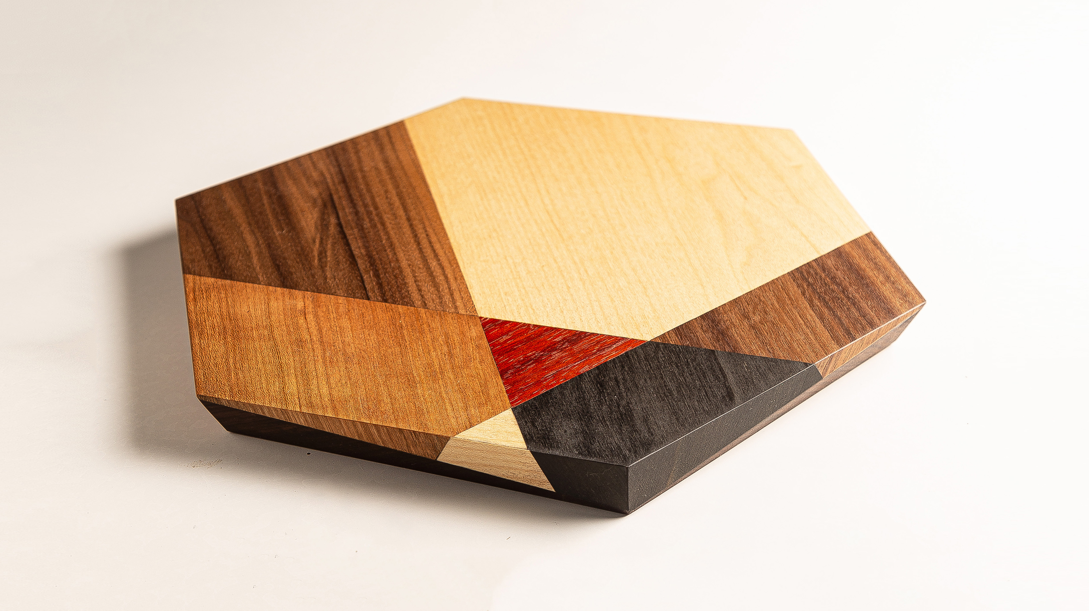 It is made of walnut wood and natural veneers that visually engage the eye in the way their lines and colors fold. 