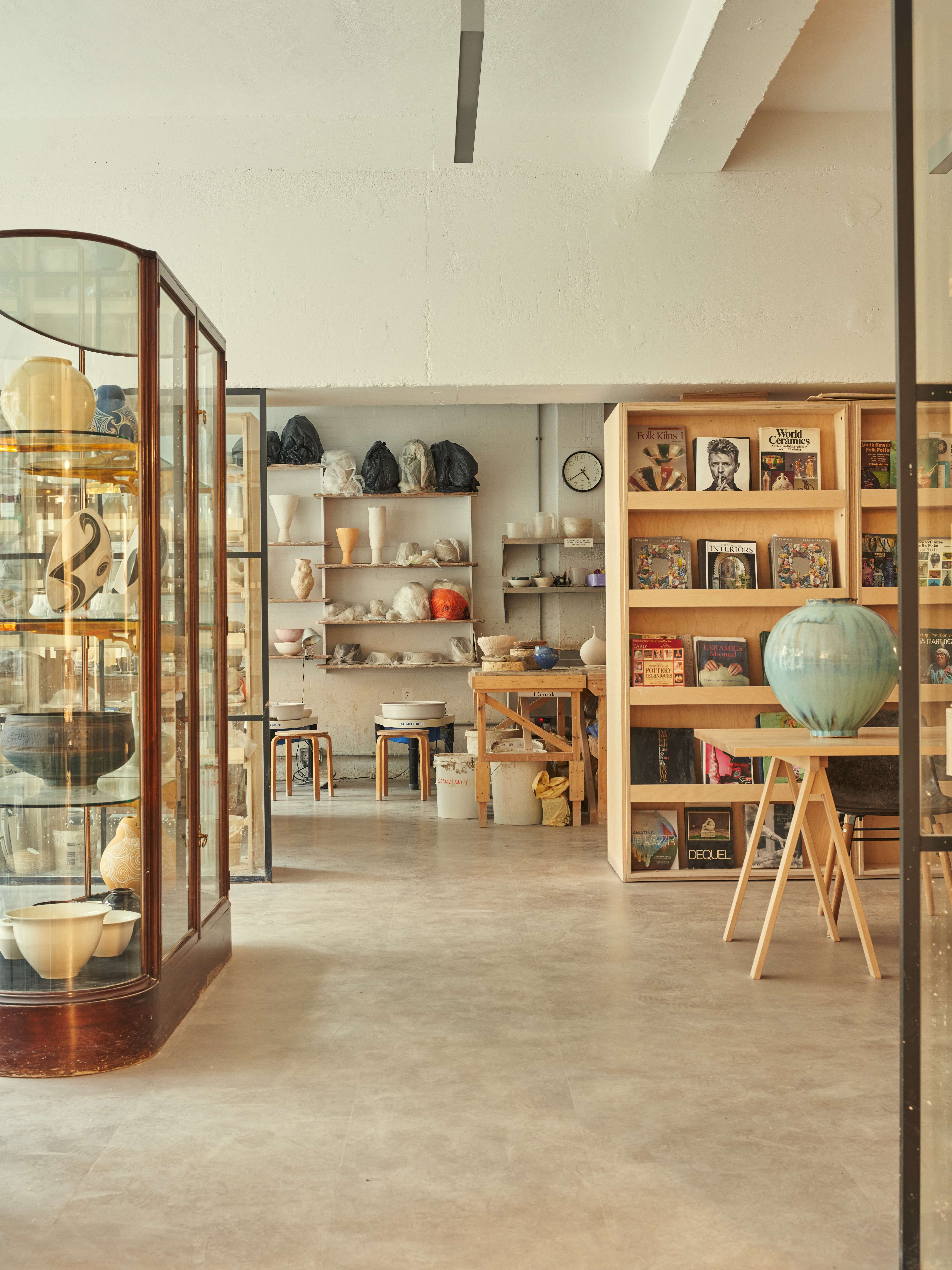 Studio Pottery London, Victoria