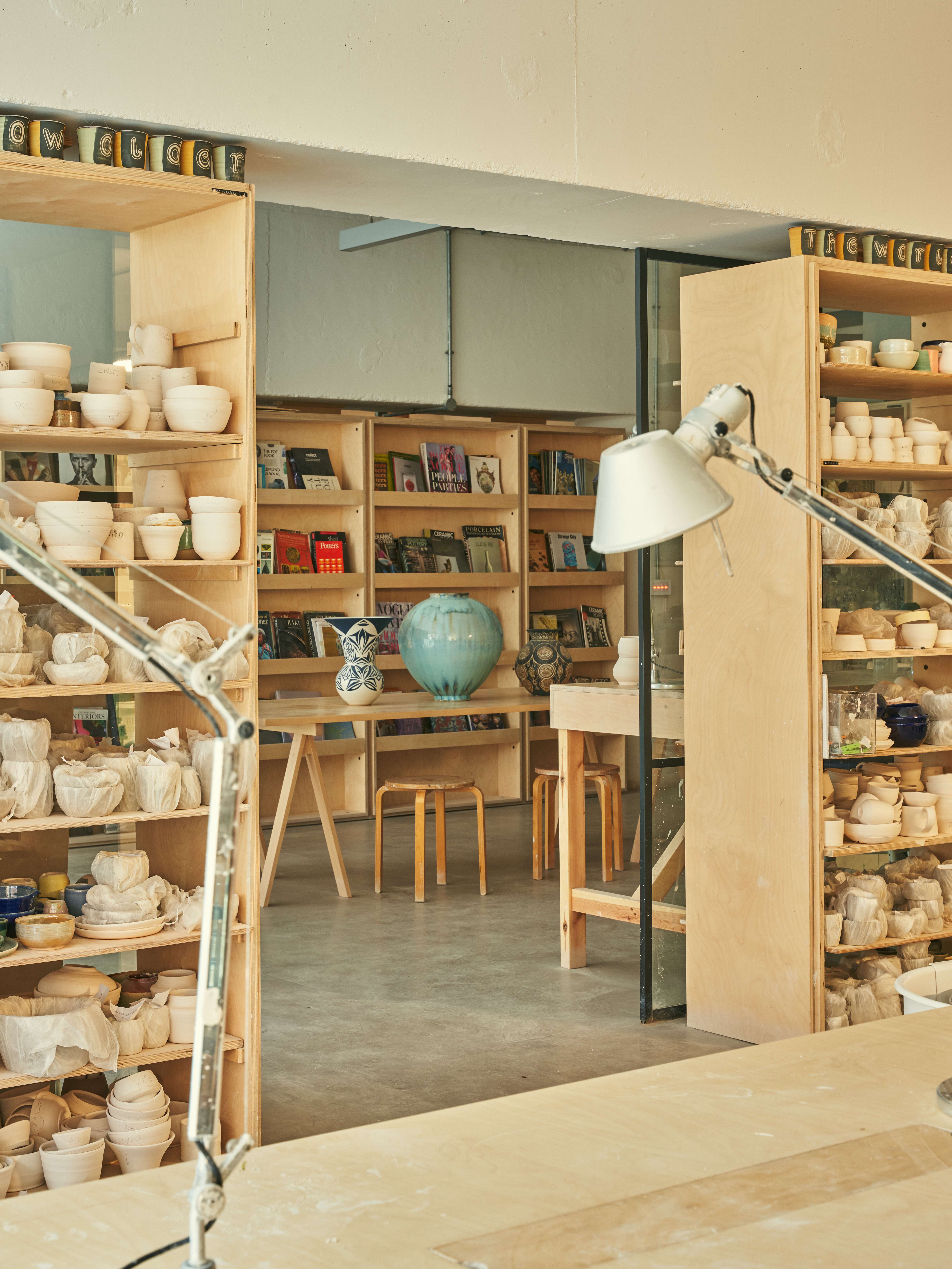 Studio Pottery London, Victoria