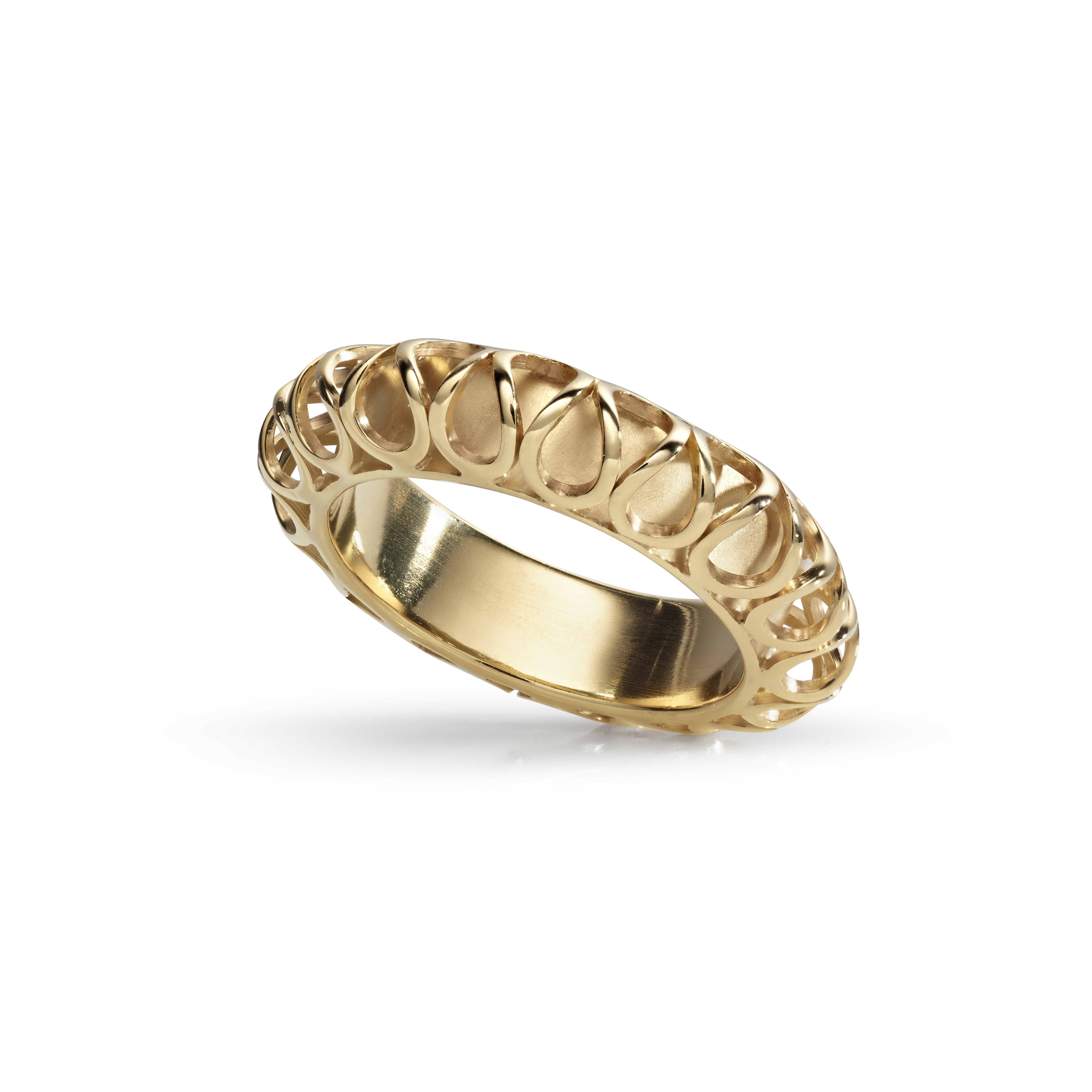 Image of a gold ring.