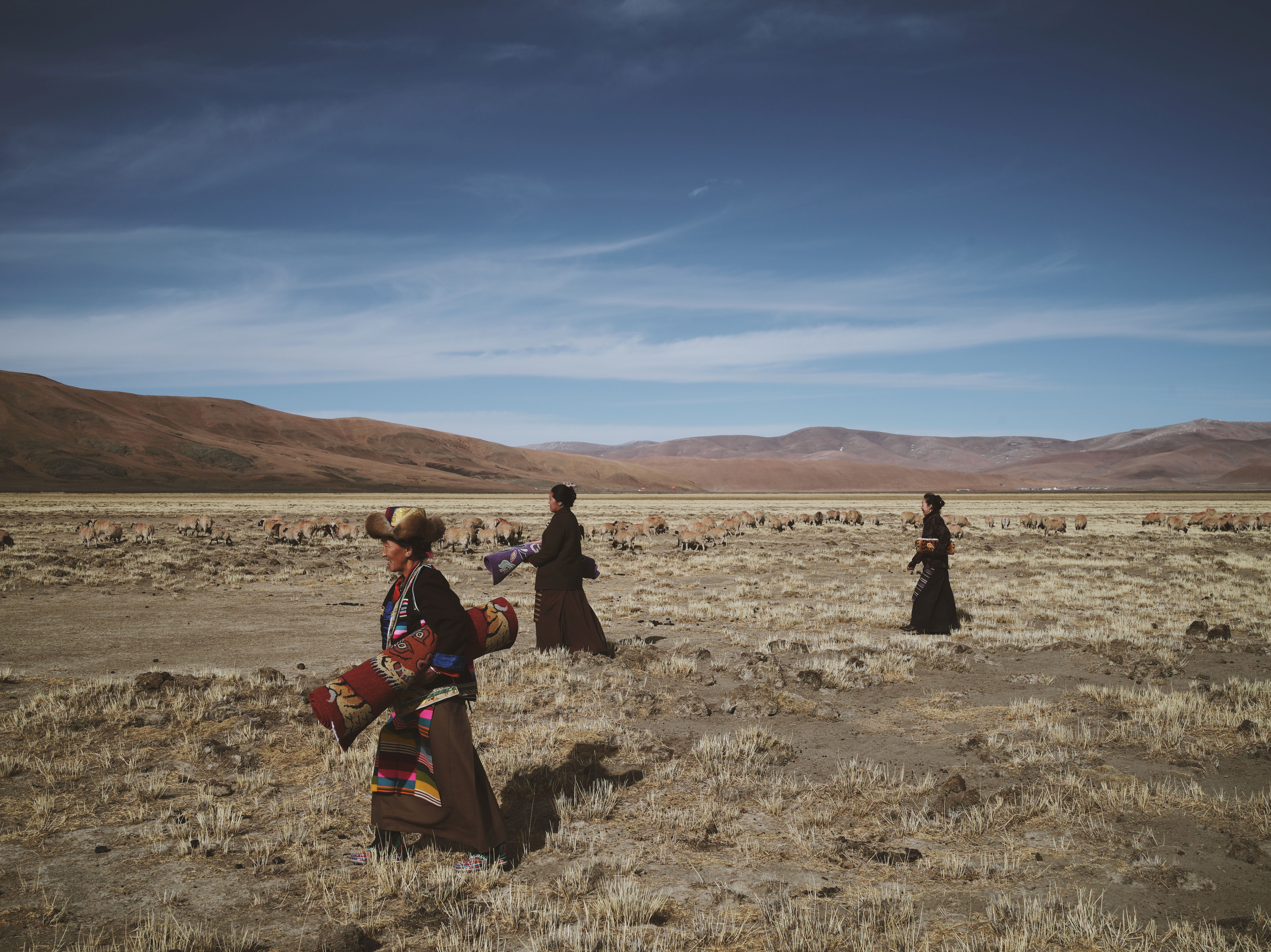 Aja - tibetan women with woven carpet