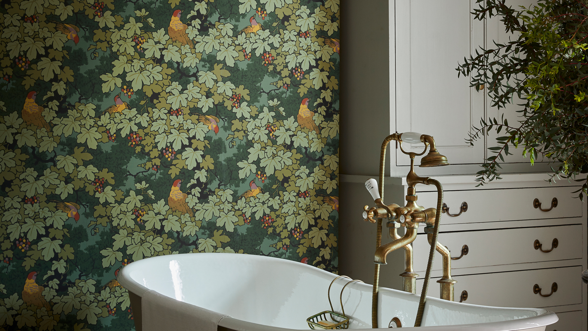 Wallpaper: Vine – Verde Skirting & Ceiling: Purple Brown 8 Bath: Rolling Fog – Dark 160 Dresser: Portland Stone – Dark 157